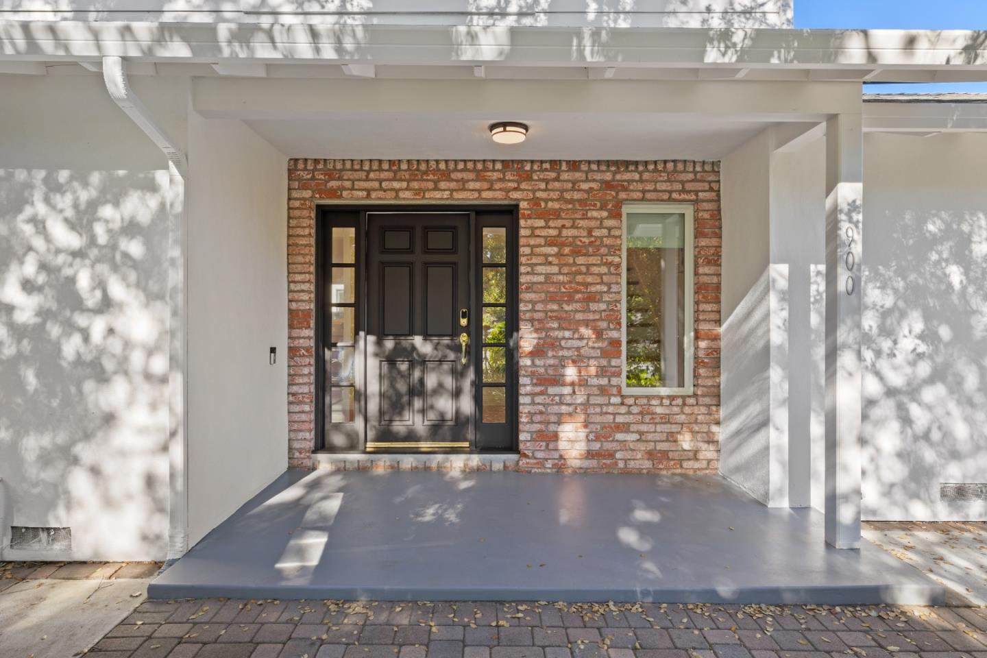 900 Los Robles Avenue