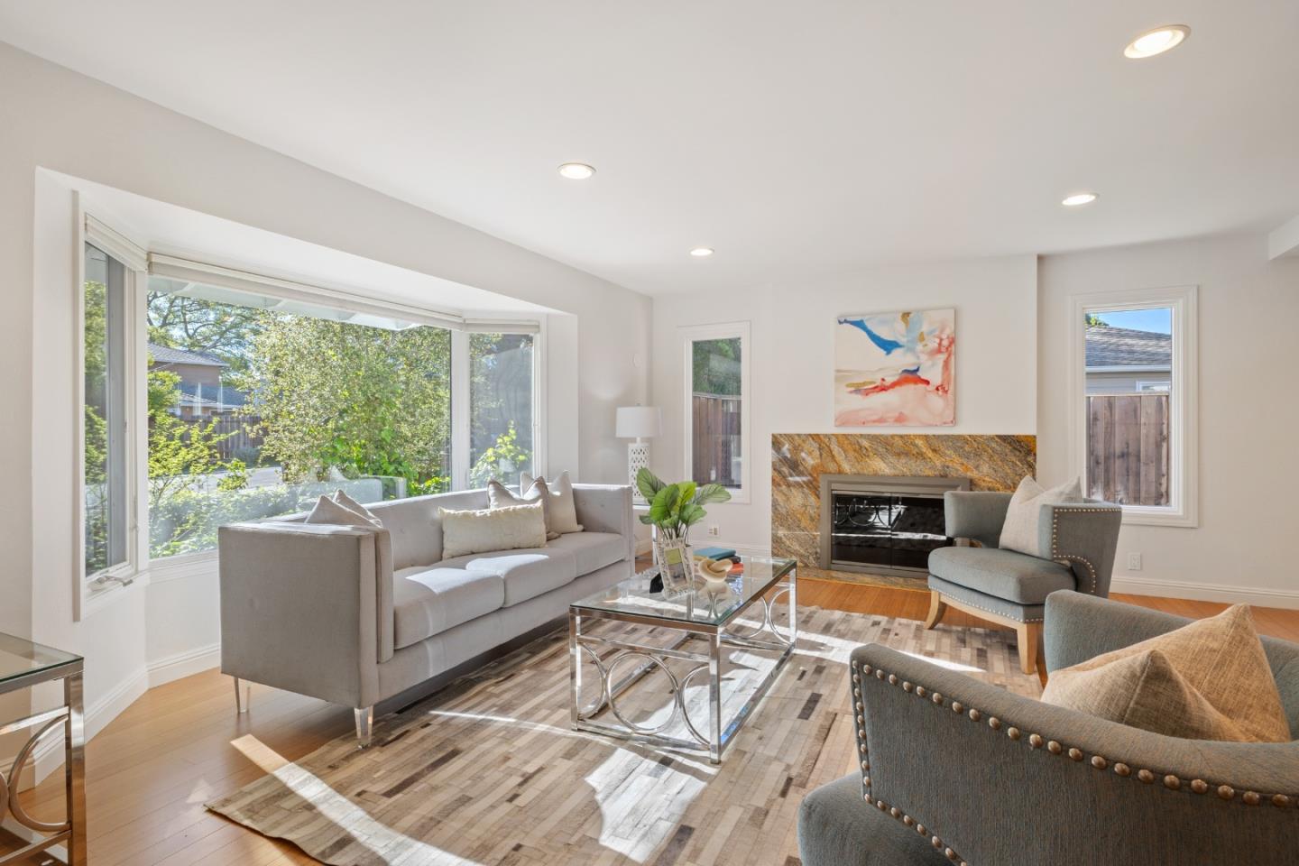 900 Los Robles Avenue