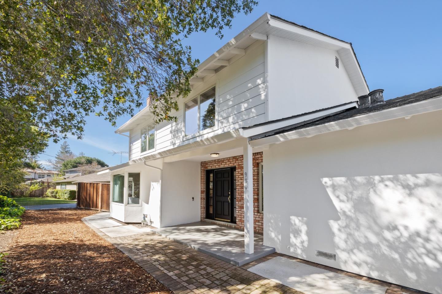 900 Los Robles Avenue