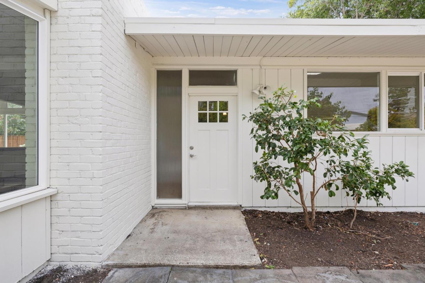 1046 Metro Circle