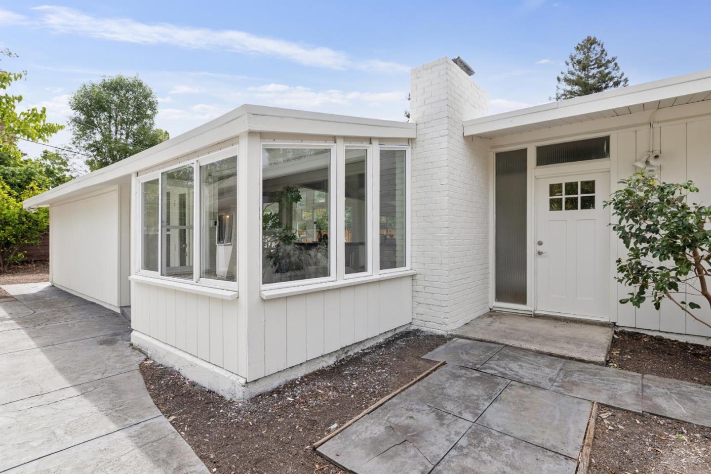 1046 Metro Circle