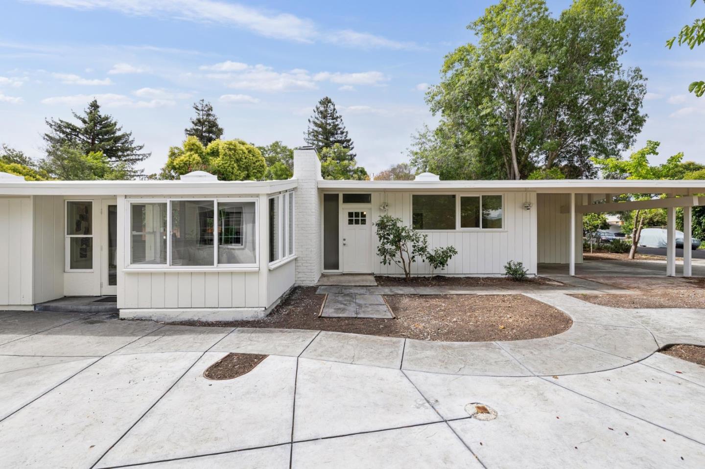 1046 Metro Circle