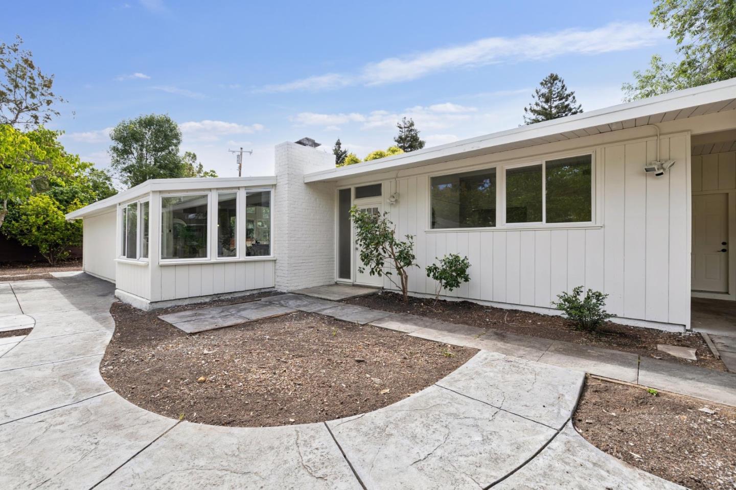 1046 Metro Circle