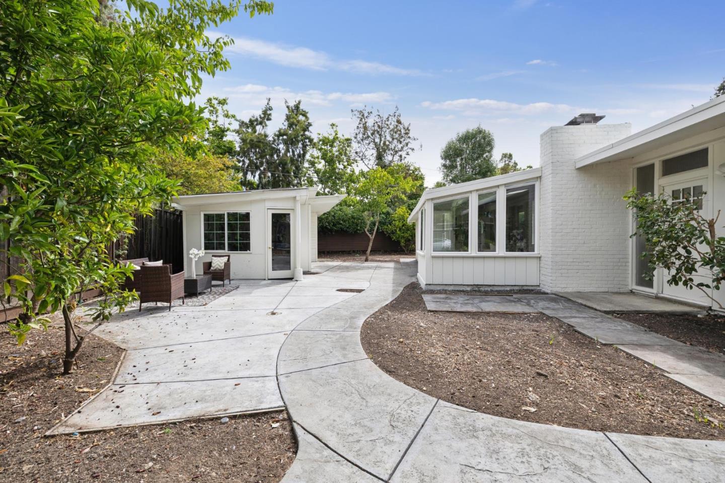 1046 Metro Circle