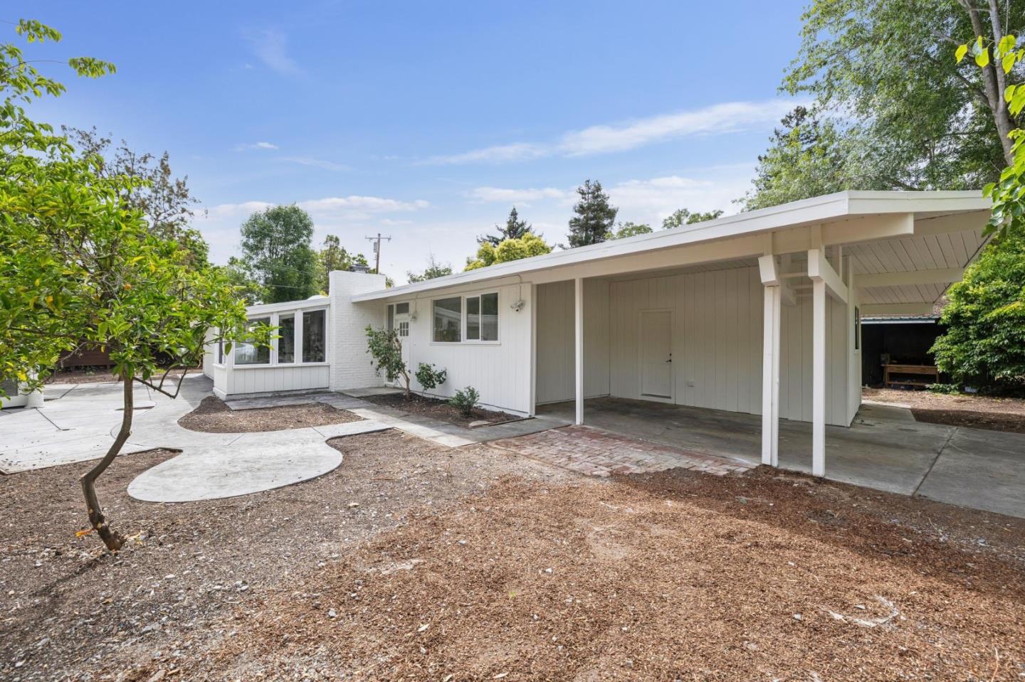 1046 Metro Circle