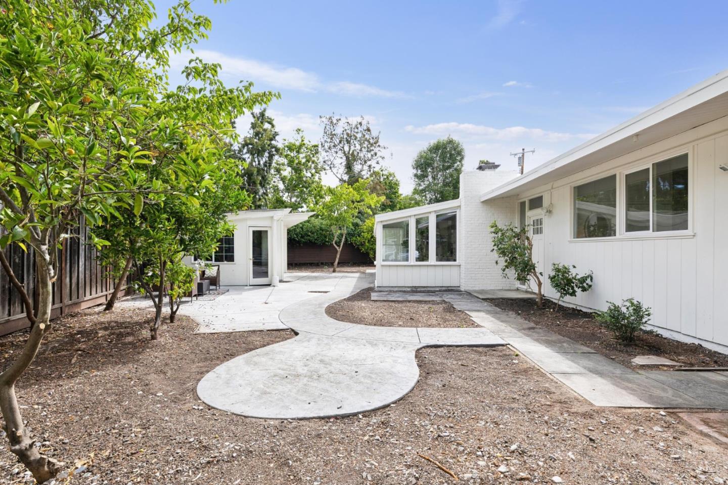 1046 Metro Circle