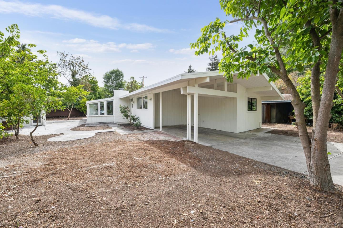 1046 Metro Circle
