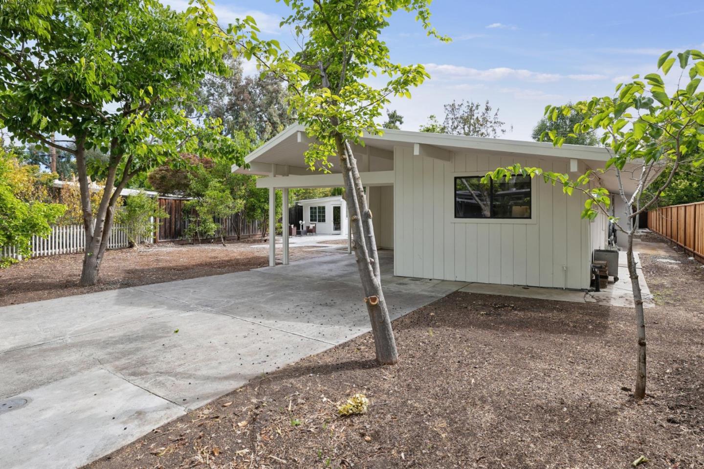 1046 Metro Circle