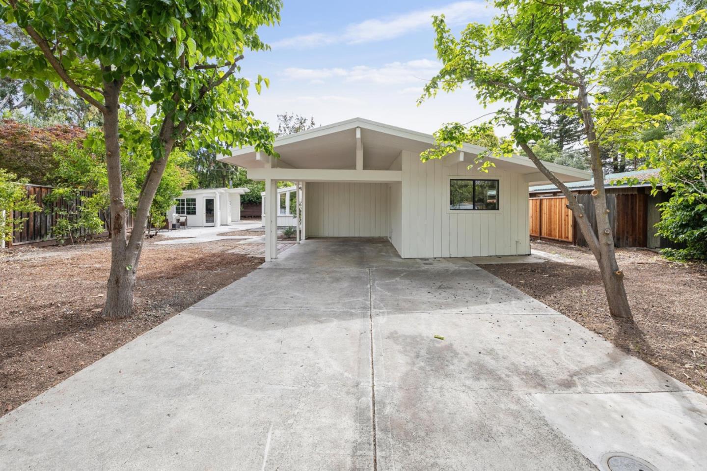 1046 Metro Circle