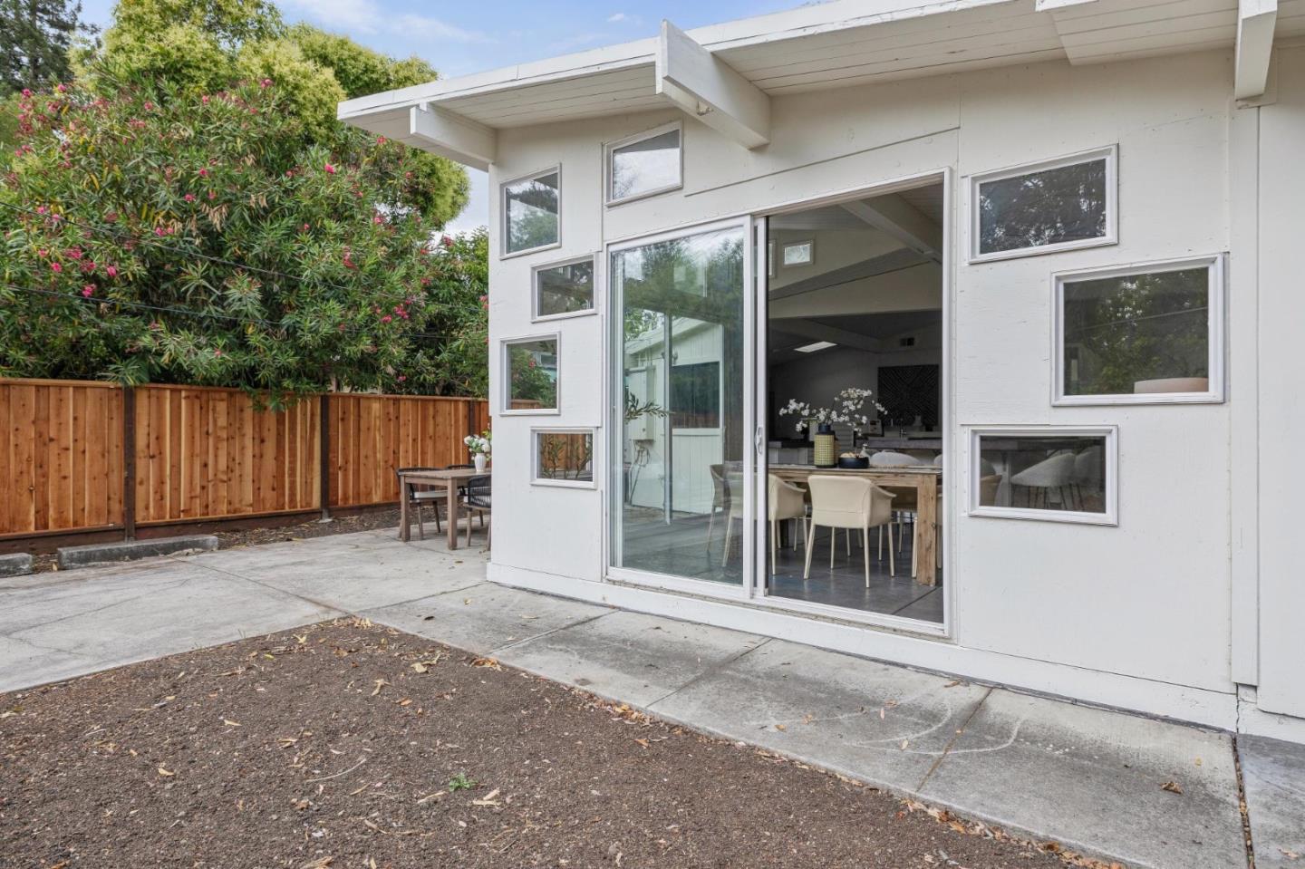 1046 Metro Circle