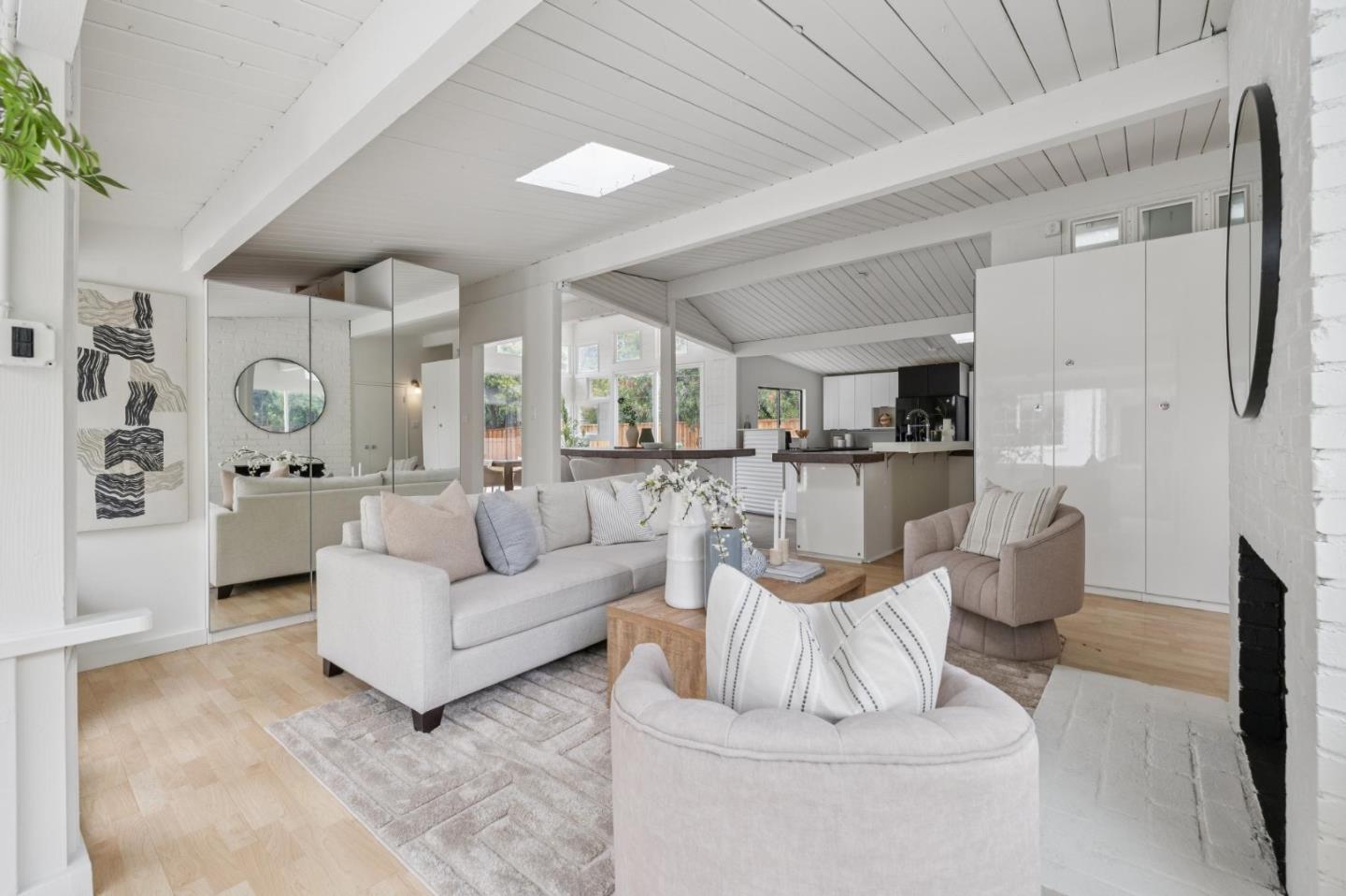 1046 Metro Circle