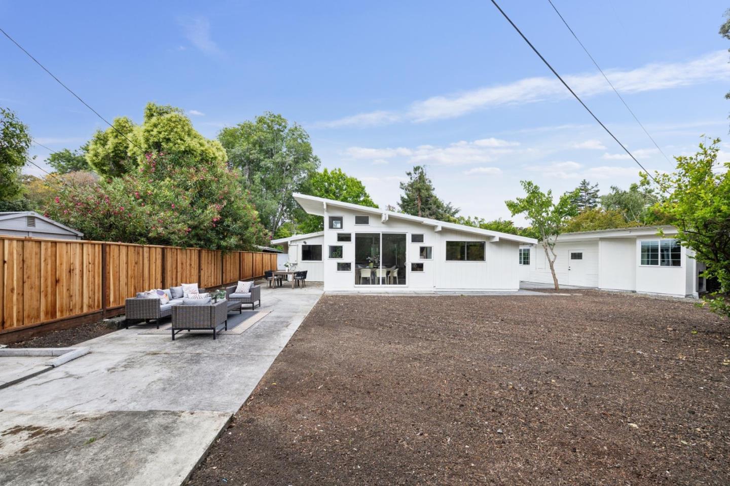 1046 Metro Circle
