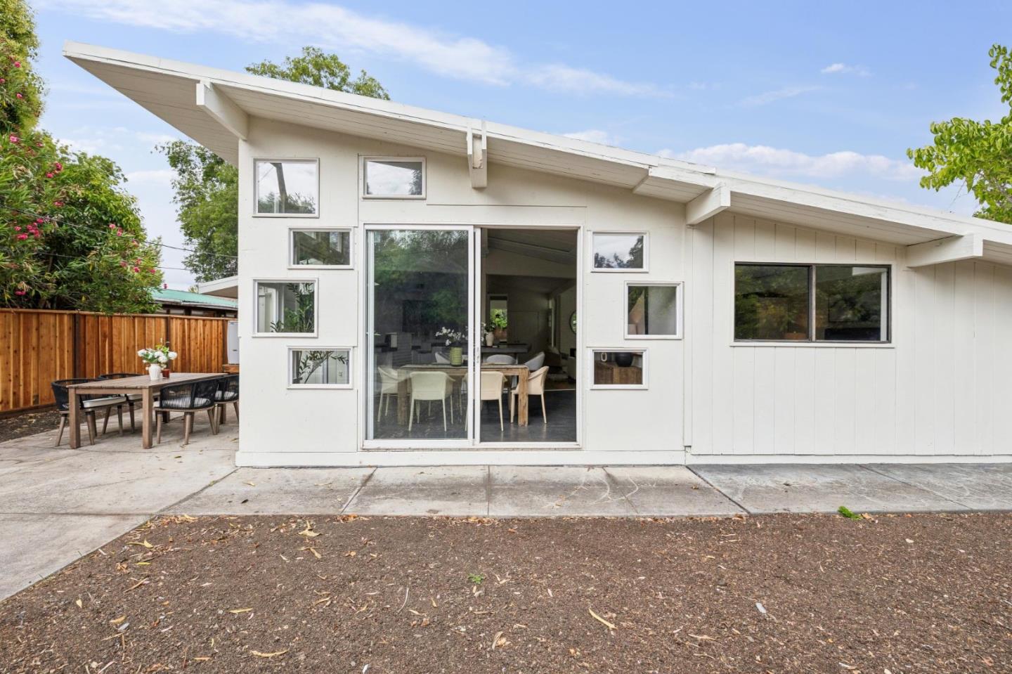 1046 Metro Circle