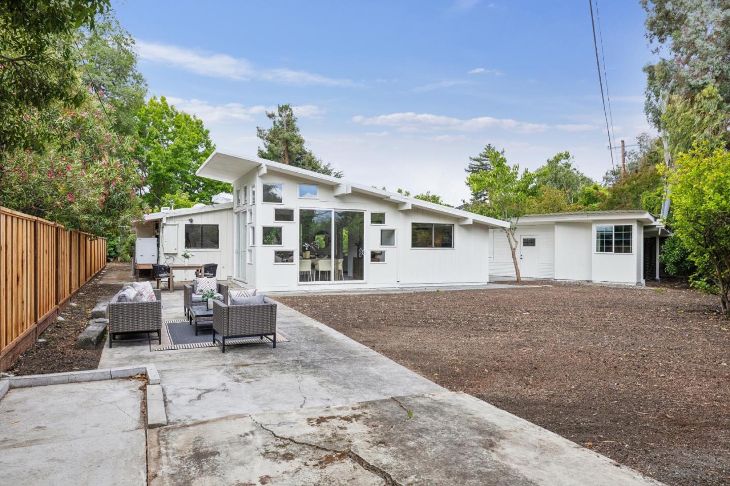 1046 Metro Circle