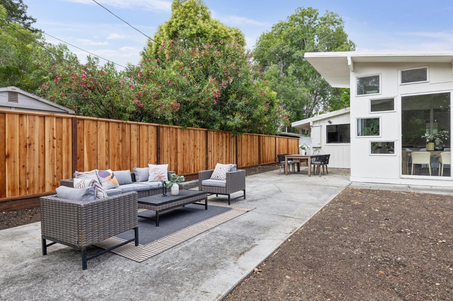 1046 Metro Circle