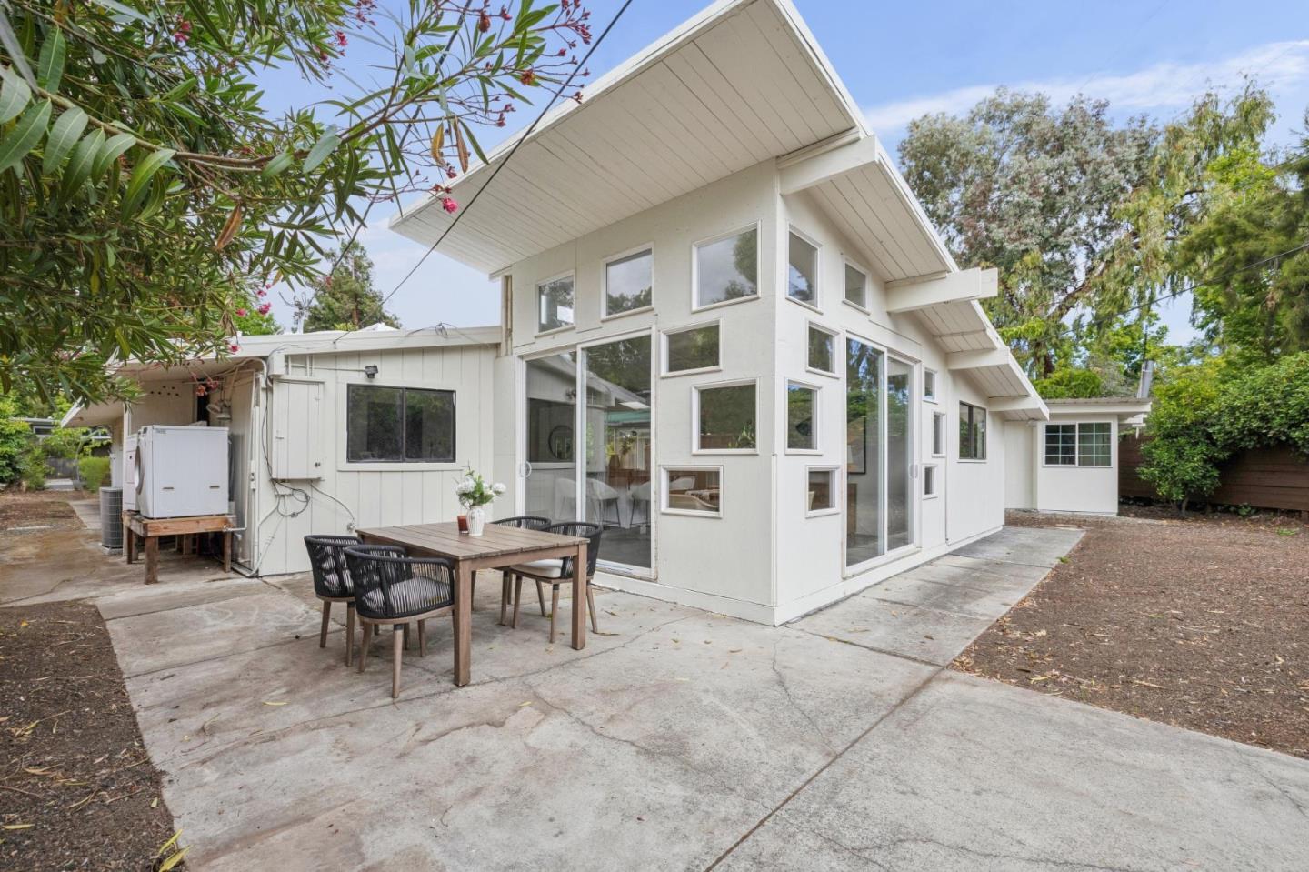 1046 Metro Circle