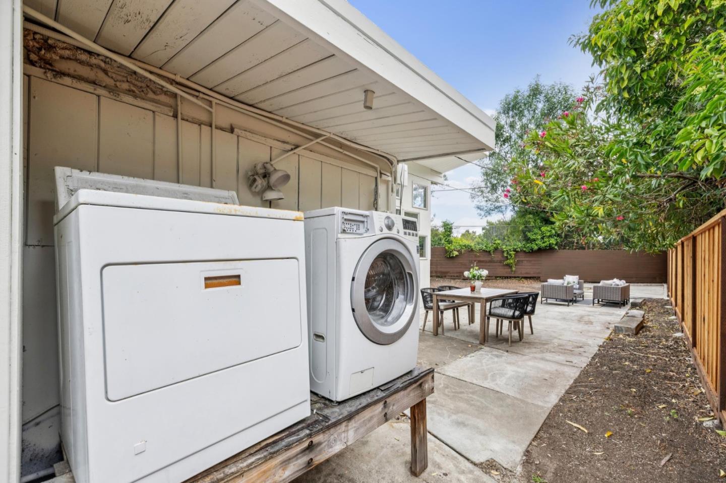 1046 Metro Circle