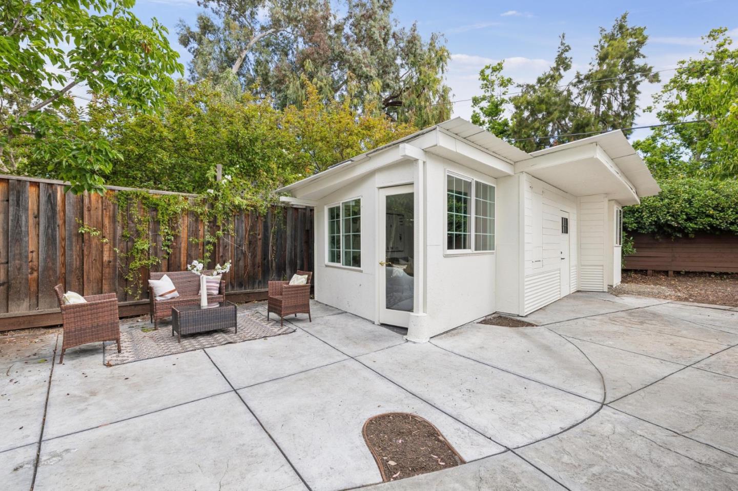 1046 Metro Circle