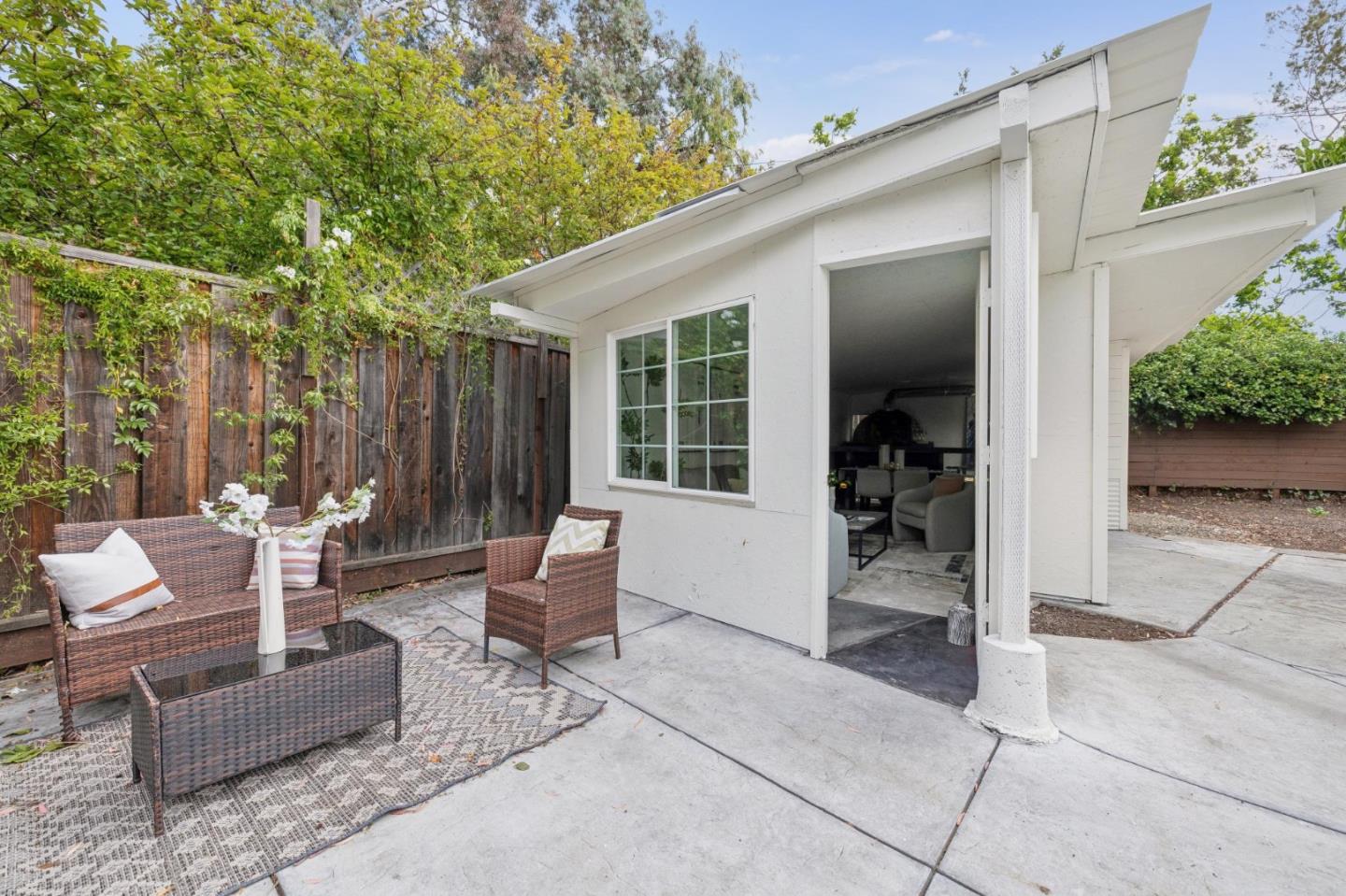 1046 Metro Circle