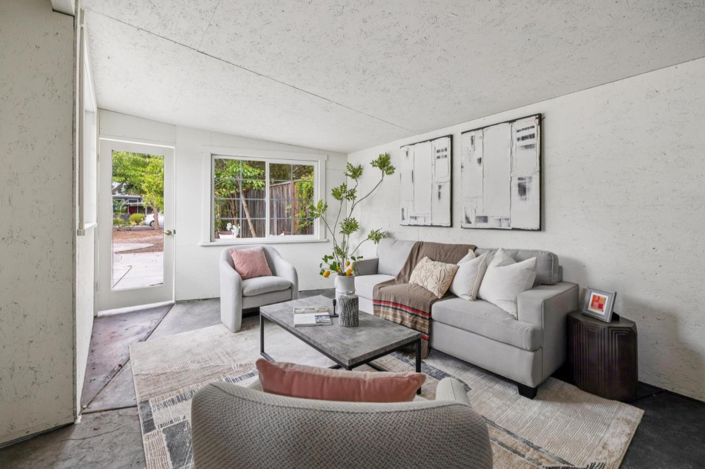 1046 Metro Circle