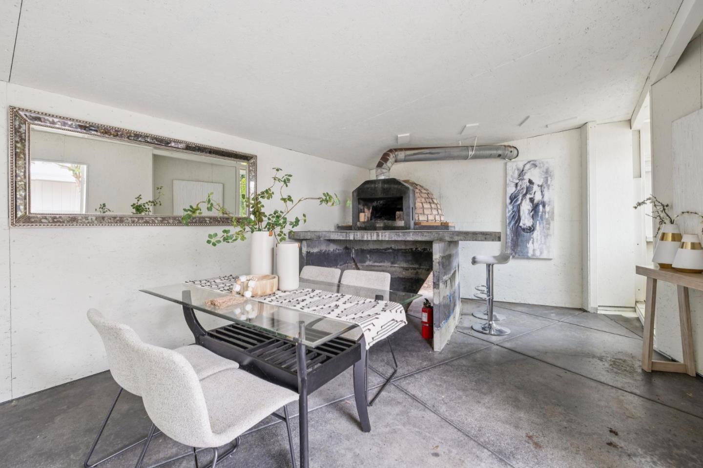 1046 Metro Circle