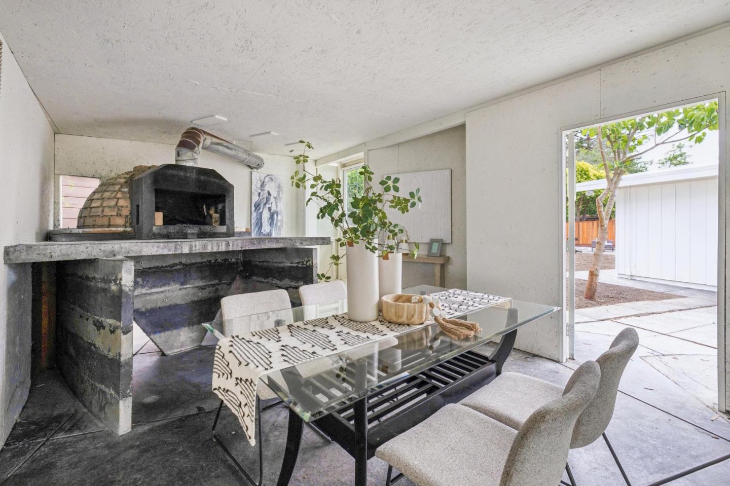 1046 Metro Circle