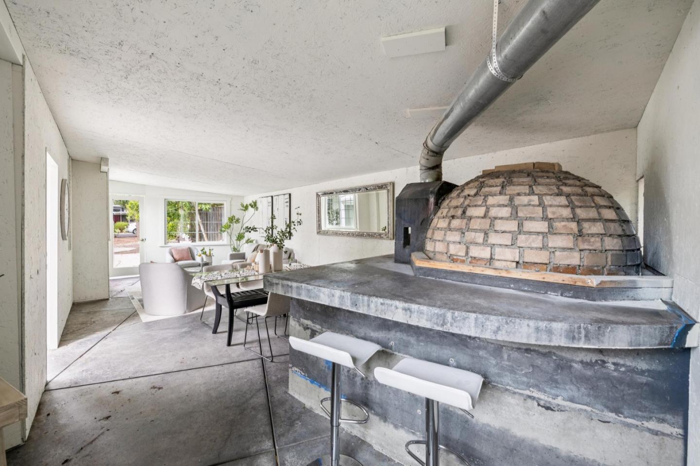 1046 Metro Circle