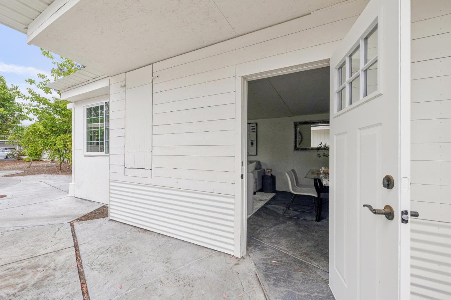 1046 Metro Circle
