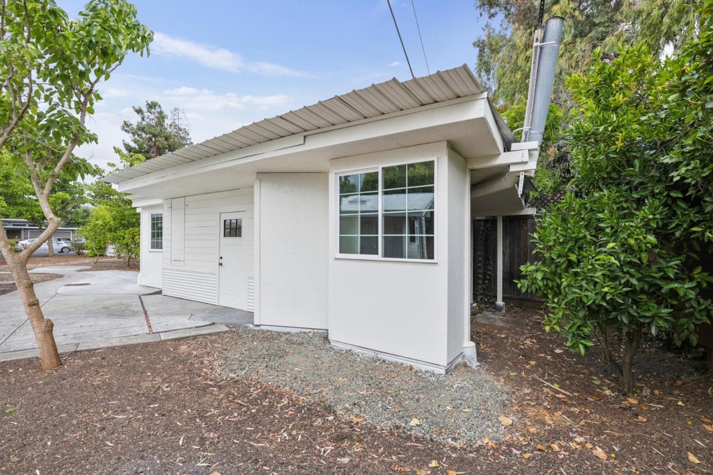 1046 Metro Circle