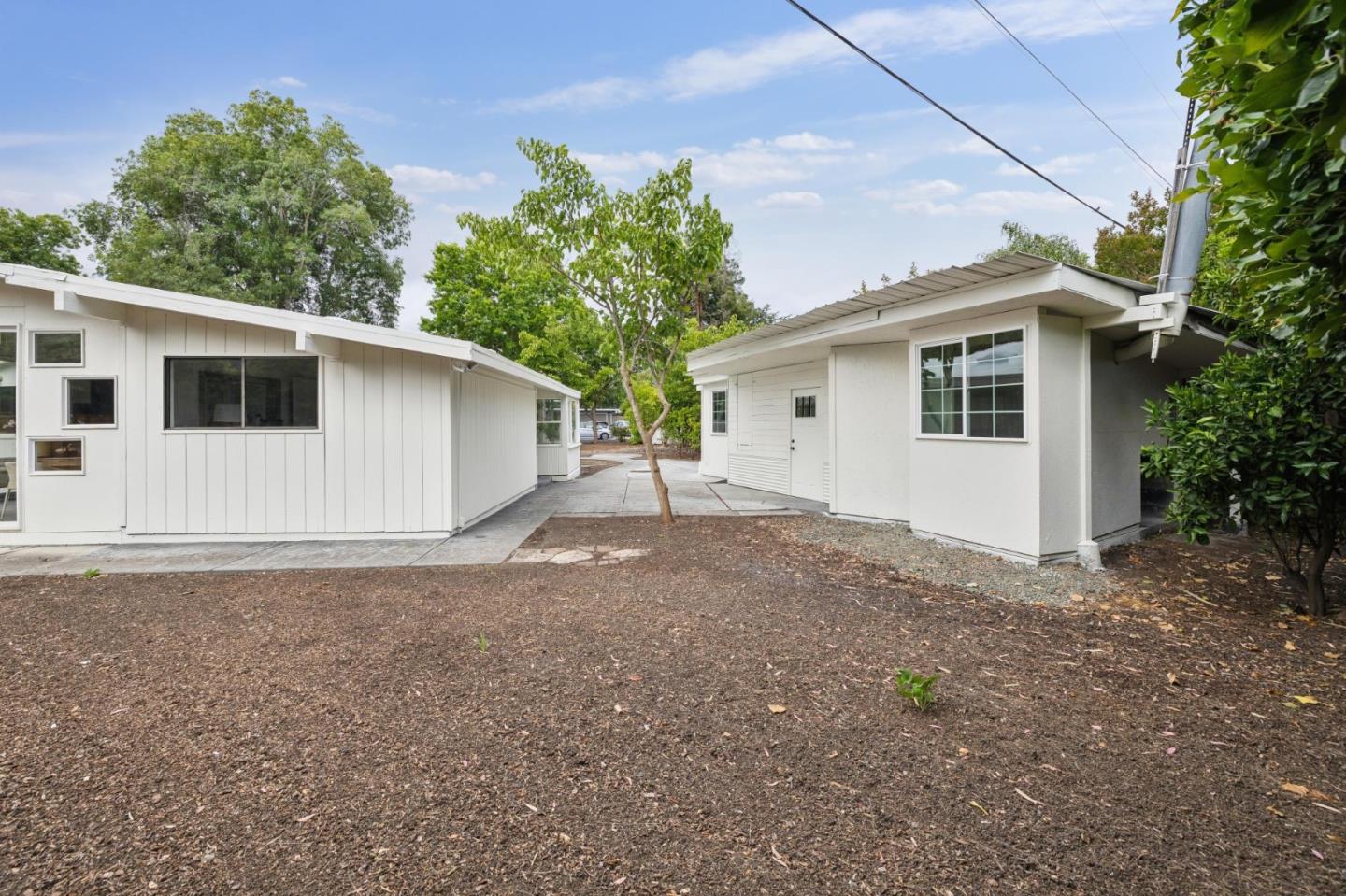 1046 Metro Circle