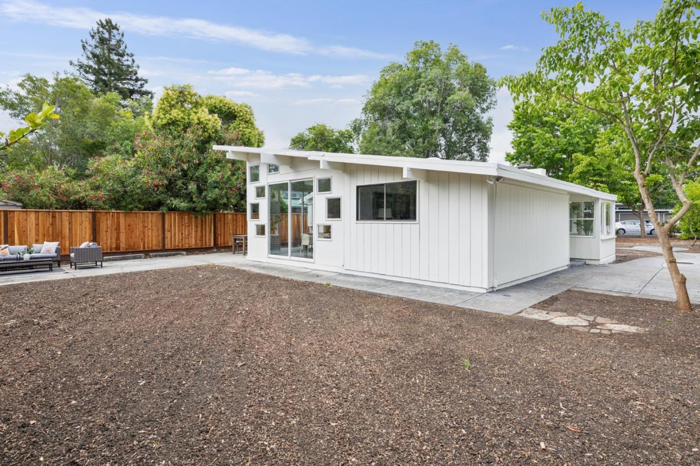 1046 Metro Circle