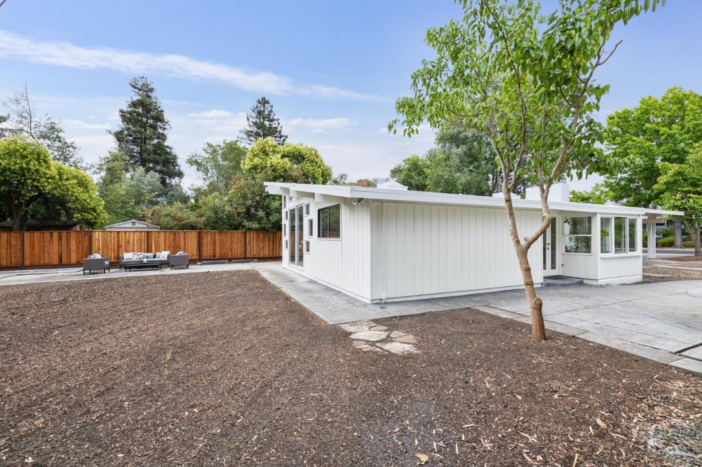 1046 Metro Circle