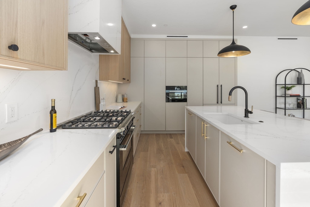 1778 Columbia Rd # 1