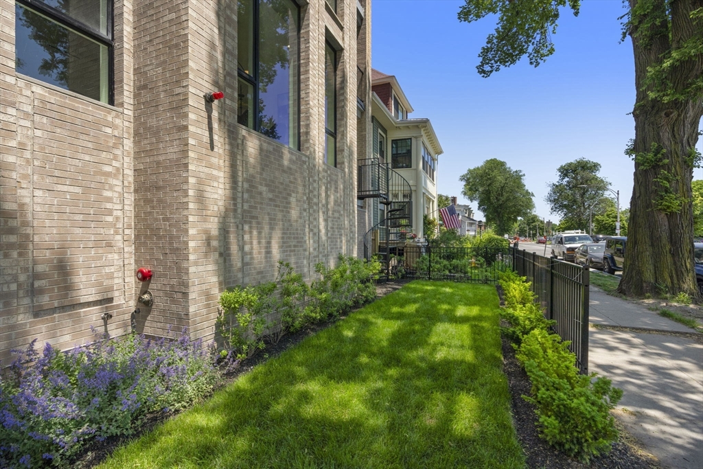 1778 Columbia Rd # 1