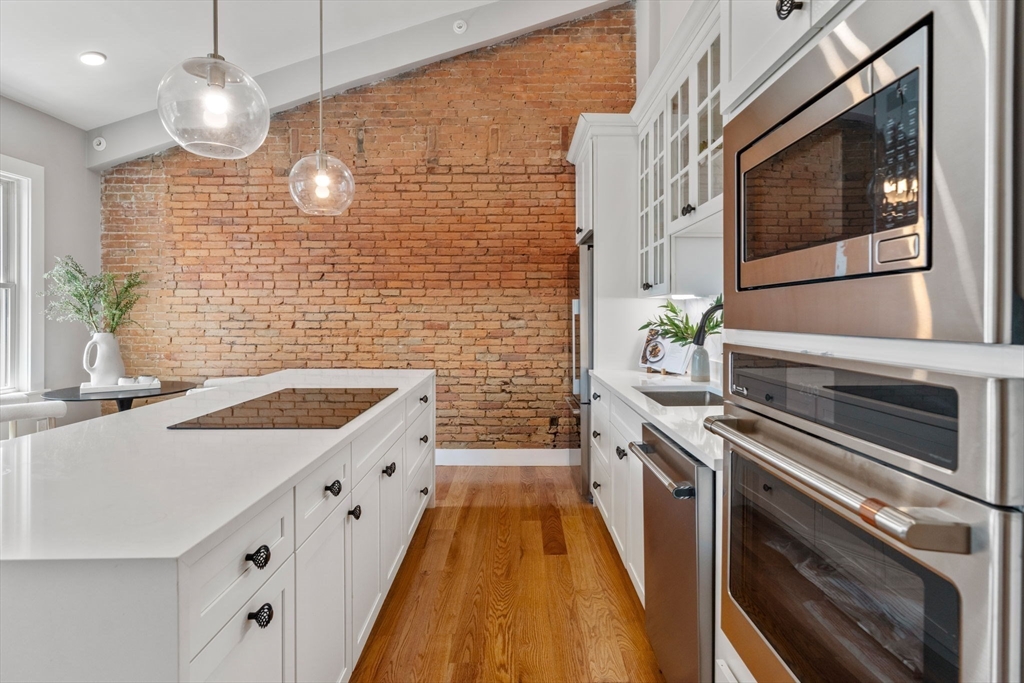 472 E 4th St # 3