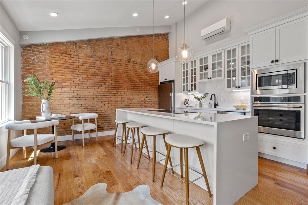 472 E 4th St # 3