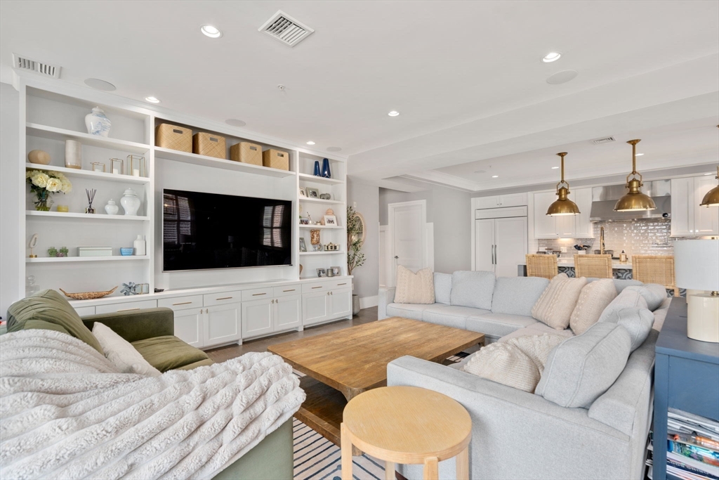 621 E 1st # B1