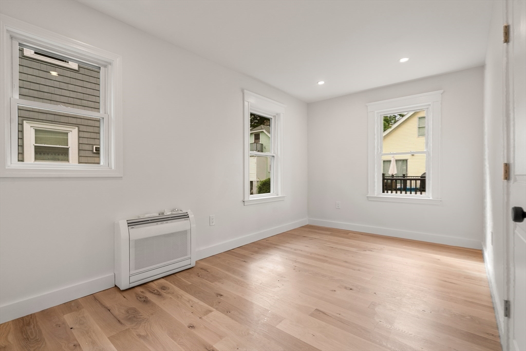 10 Thurlow St