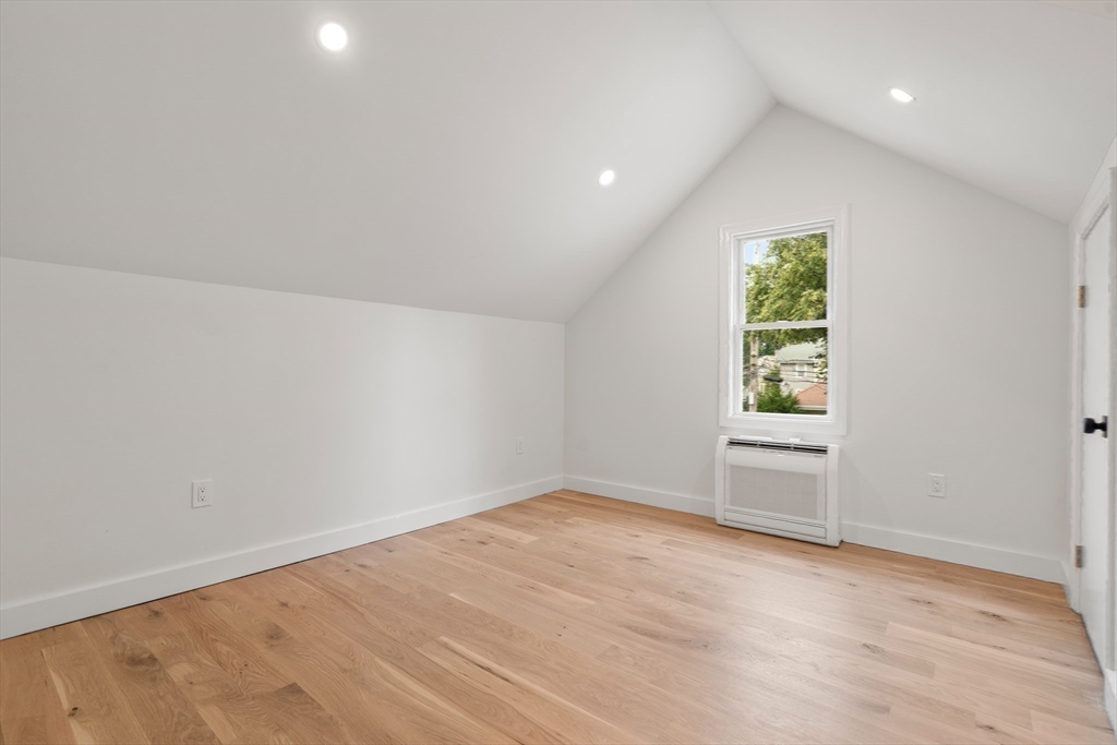 10 Thurlow St