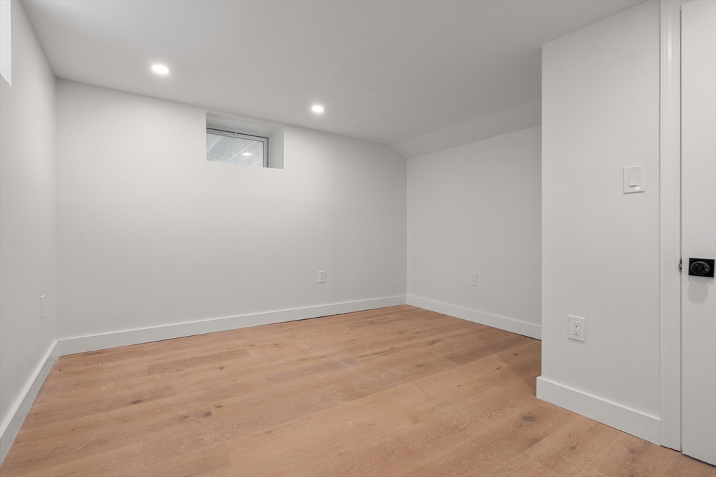 10 Thurlow St
