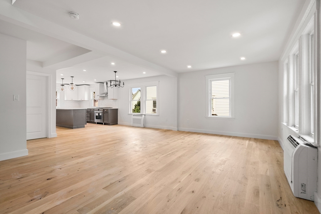 10 Thurlow St