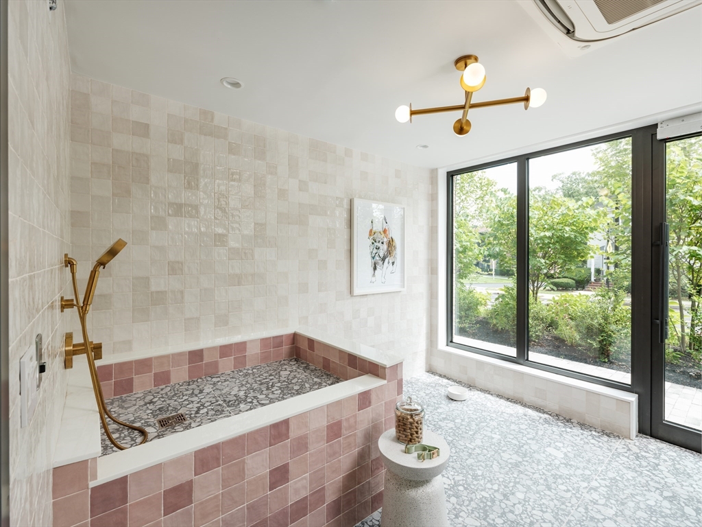 100 Linden Street # 210 Unit: #210