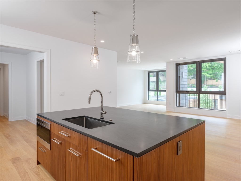 100 Linden Street # 210 Unit: #210