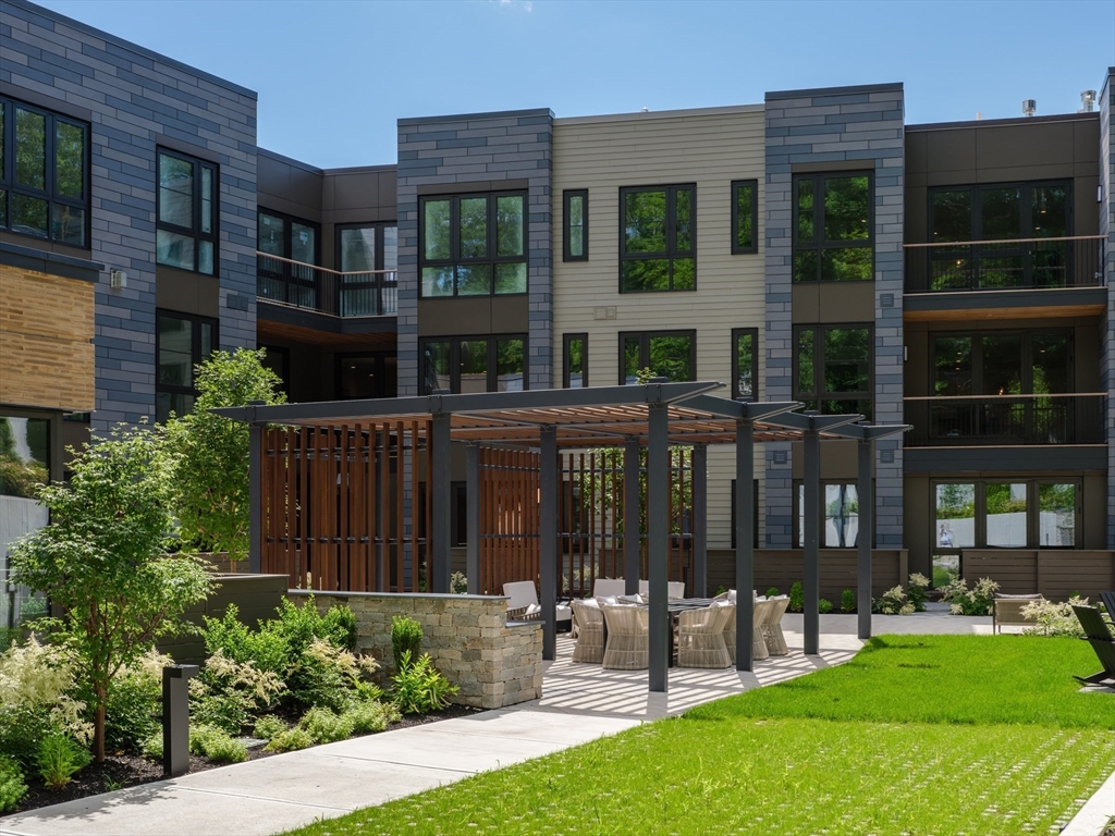 100 Linden Street # 210 Unit: #210