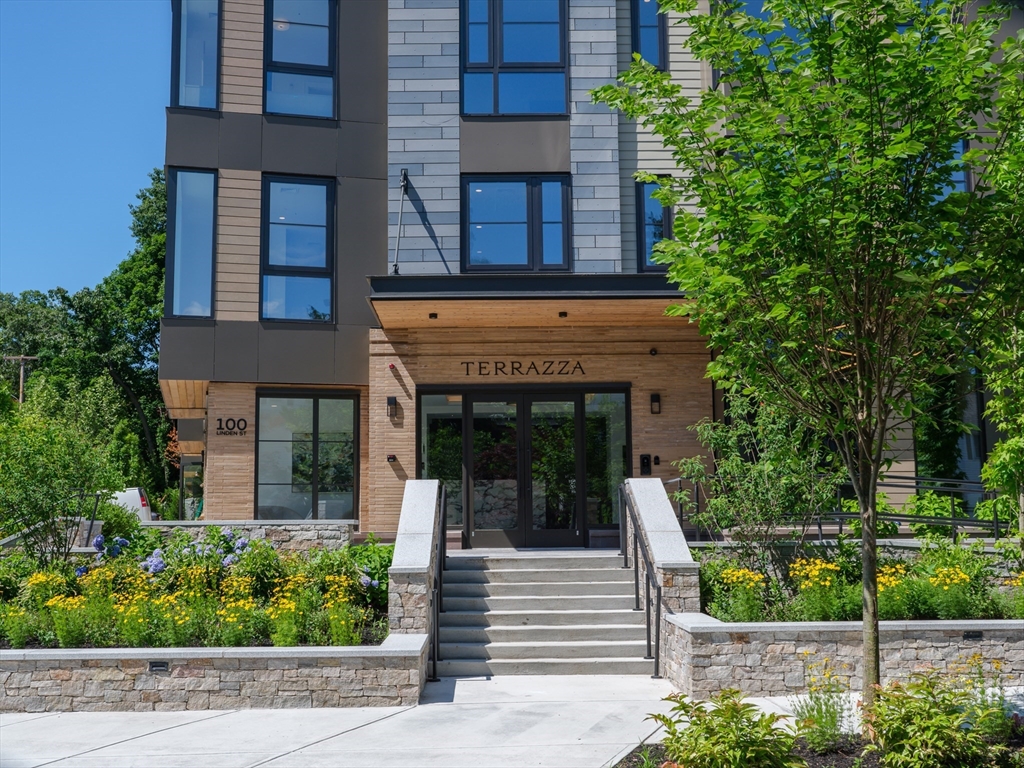 100 Linden Street # 210 Unit: #210