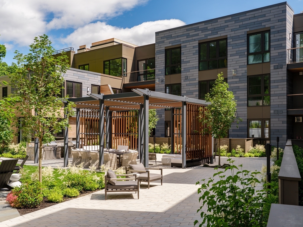 100 Linden Street # 210 Unit: #210