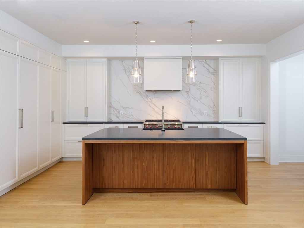100 Linden Street # 210 Unit: #210