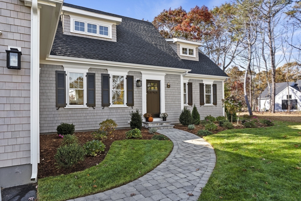 4 Deep Wood Dr