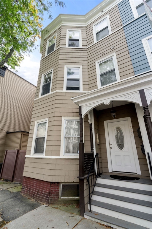 667 E 7th St # 1