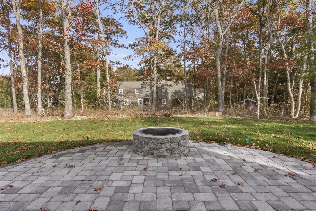 5 Deep Wood Dr
